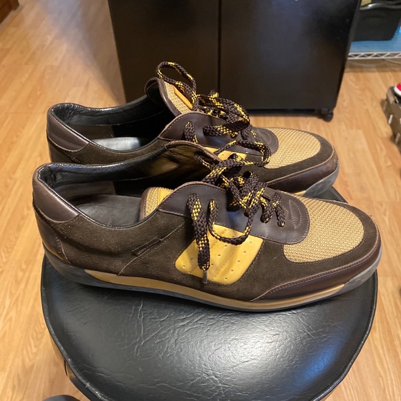 Louis Vuitton Sneaker - Picture 1 of 2